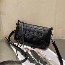 秋冬新款中性Moto机车包大容量超酷铆钉腋下包油蜡牛皮单肩斜挎包