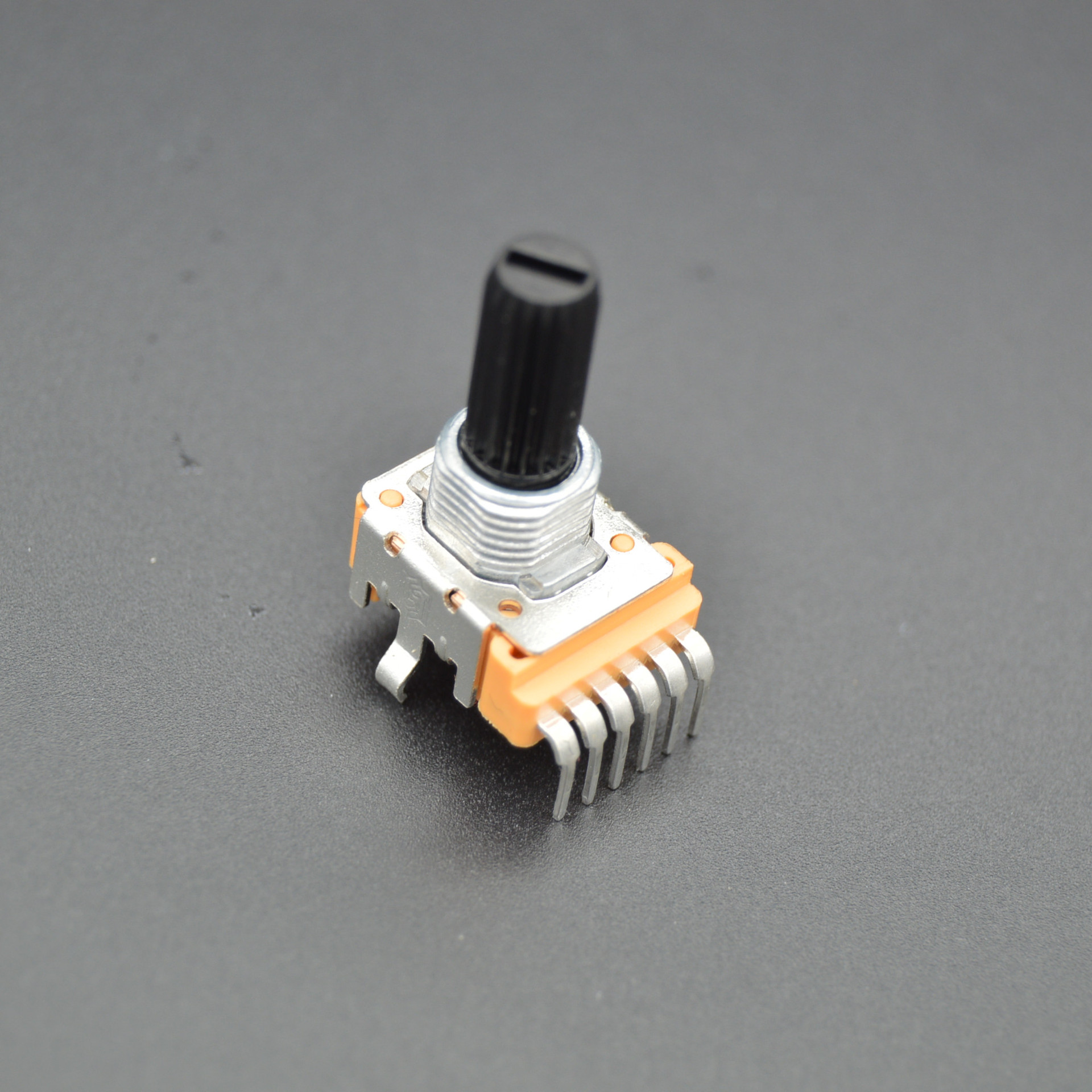 RA11可调电位器  立式电位器  多煤体音响应用