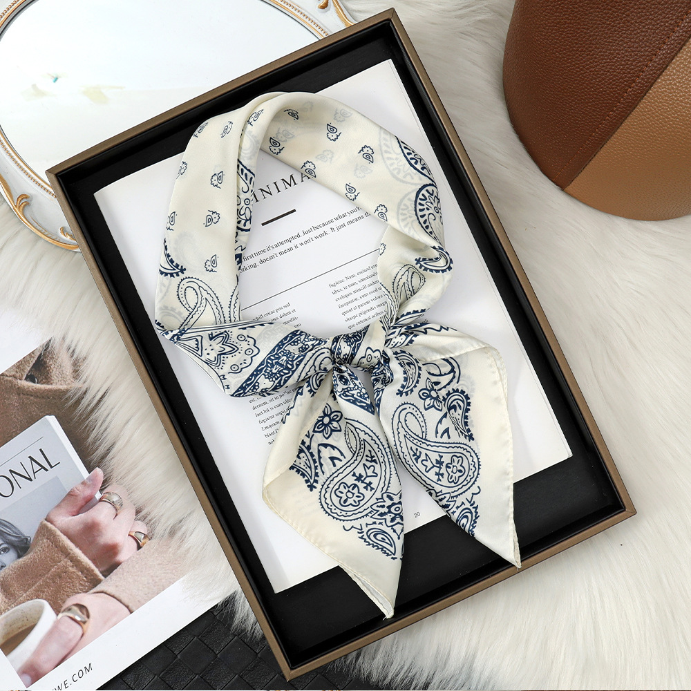 Flor de anacardo de todo fósforo transfronterizo blanco 70 bufanda cuadrada sensación de alta calidad para mujer bolsa atada para atar cabello bufanda de seda de imitación de cuello al por mayor