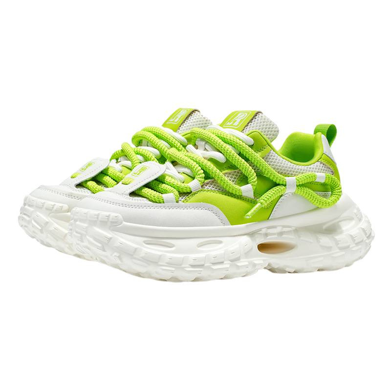 Neumáticos de la moda de los zapatos de hombre 2025 nuevos zapatos casuales de moda de malla transpirable, color universal, sonido rápido, explosión