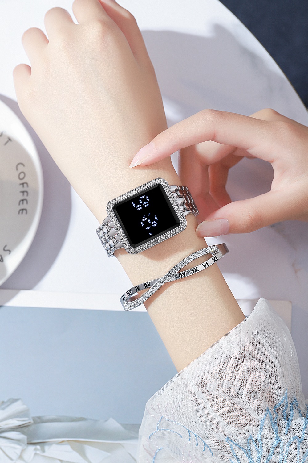 Neues trendiges LED-Display mit Touchscreen, vielseitige elektronische Damenuhr, luxuriöse Diamanteinlage, Ihre Uhr_voghion.com