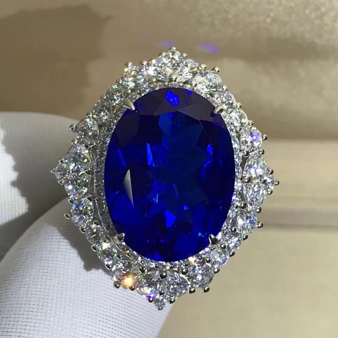 S925 plateado de cinco capas de espesor de platino con incrustaciones sintéticas de 30 quilates Rey anillo de zafiro transfronteriza transmisión en vivo exclusivo