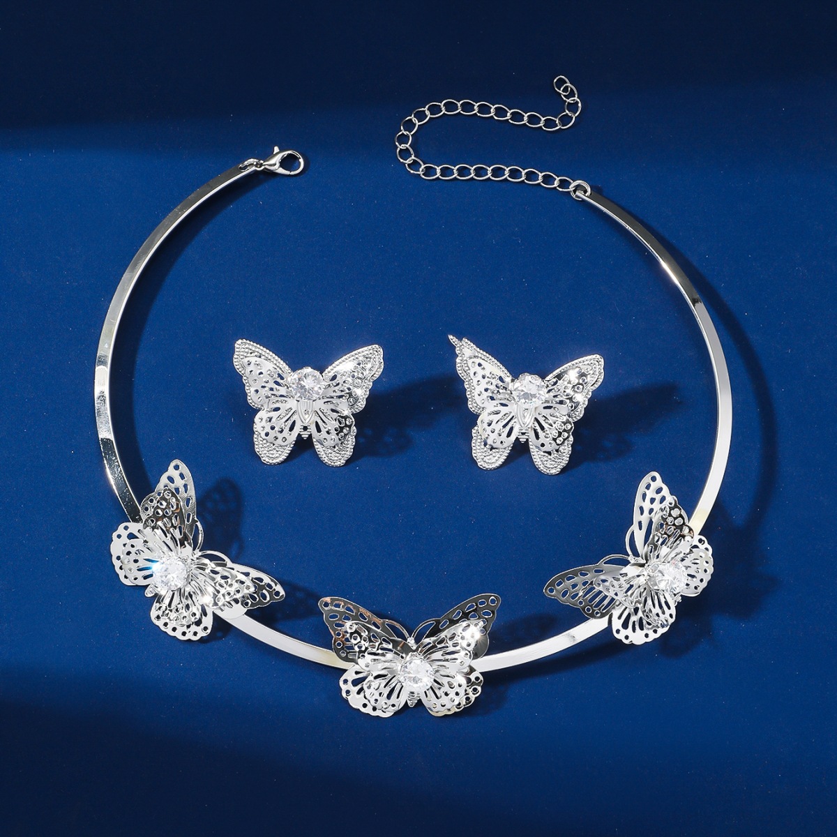 Moda europea y americana nueva mariposa de metal pendientes collares de joyería hip-hop personalidad conjunto de moda para mujeres accesorios exagerados