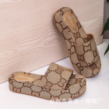 外贸厚底拖鞋女外穿2022夏季新款字母刺绣一字松糕凉拖鞋大码女鞋