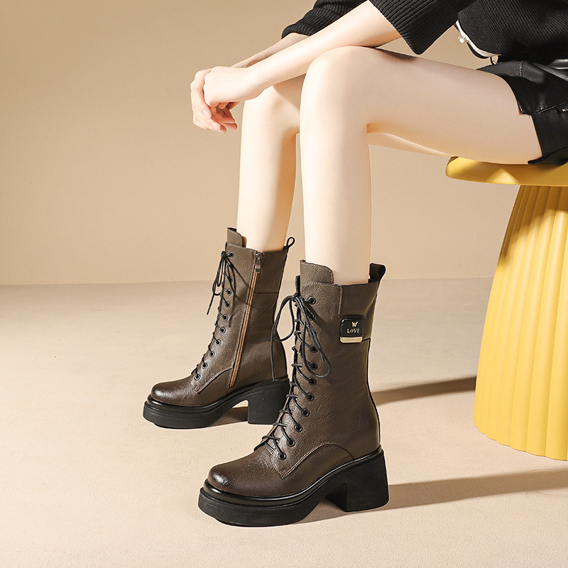 Boot nữ cổ thấp dây buộc mũi tròn đế dày gót 10 cm phong cách Anh quốc cổ điển — Nhung kaki đậm