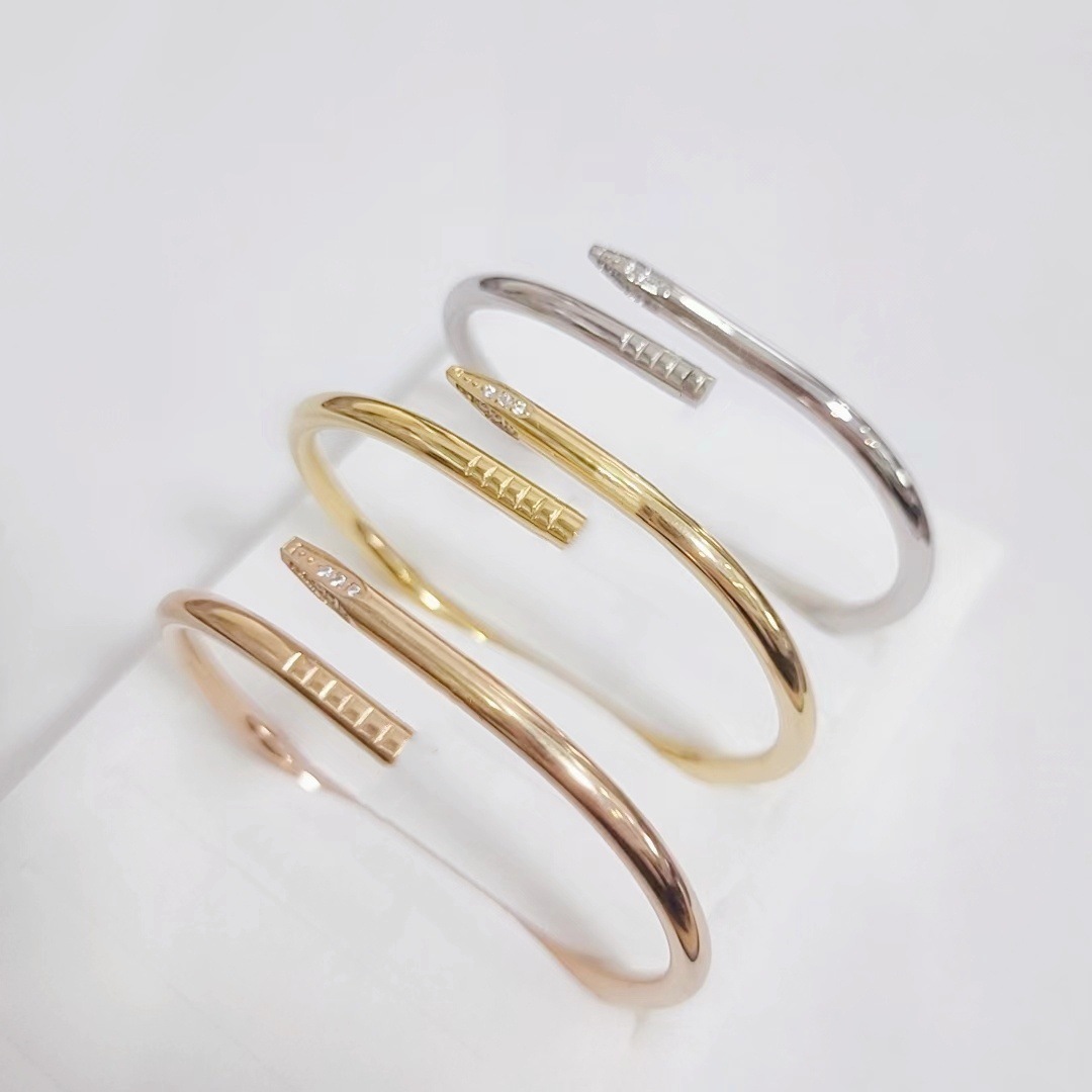 Venta caliente transfronteriza Kaga moda titanio acero clavo pulsera diamante de lujo ligero acero inoxidable todo fósforo pulsera no se desvanece