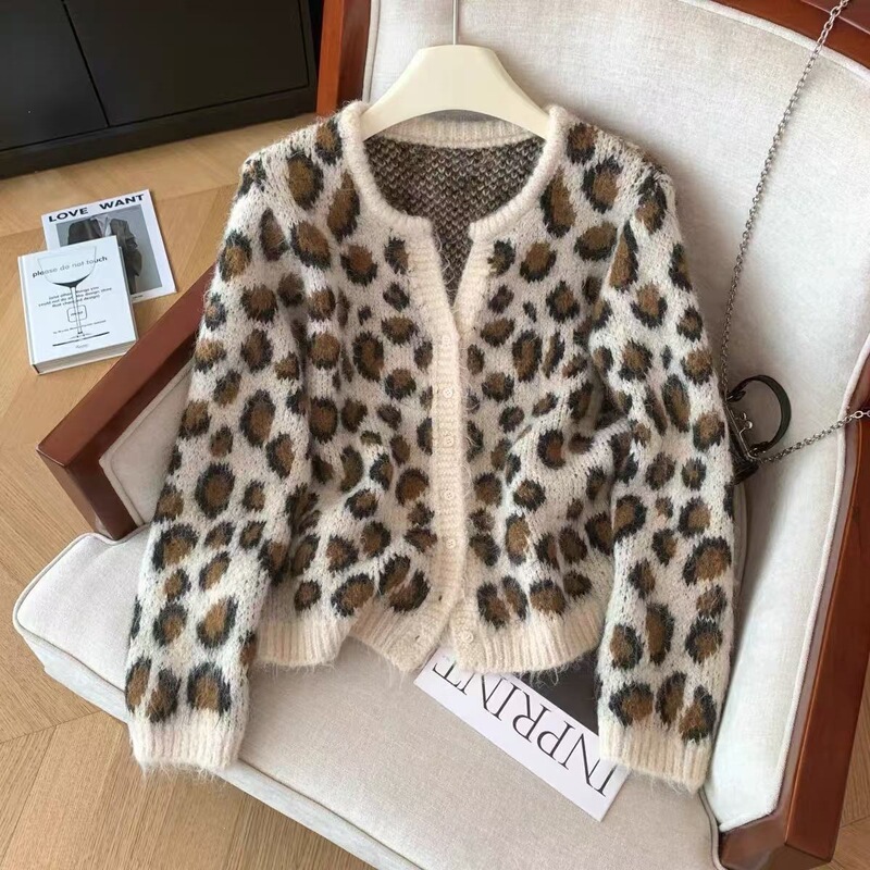 Autumn and Winter New Korean-Style Leopard Print Jacquard V-Neck Soft Knit Cardigan for Women, Retro Style Sweater Coat Top