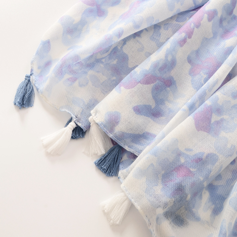 Simple elegante suave azul y blanco que rinde tinta pintura algodón y lino siente bufanda de seda larga borla hecha a mano bufanda viaje Toalla de playa