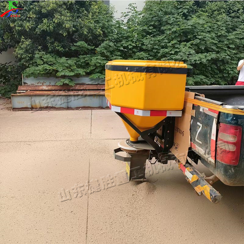 Esparcidor de agente de fusión de nieve montado en el vehículo pequeña máquina de propagación de hielo de invierno y pavimento de nieve equipo de propagación de arena