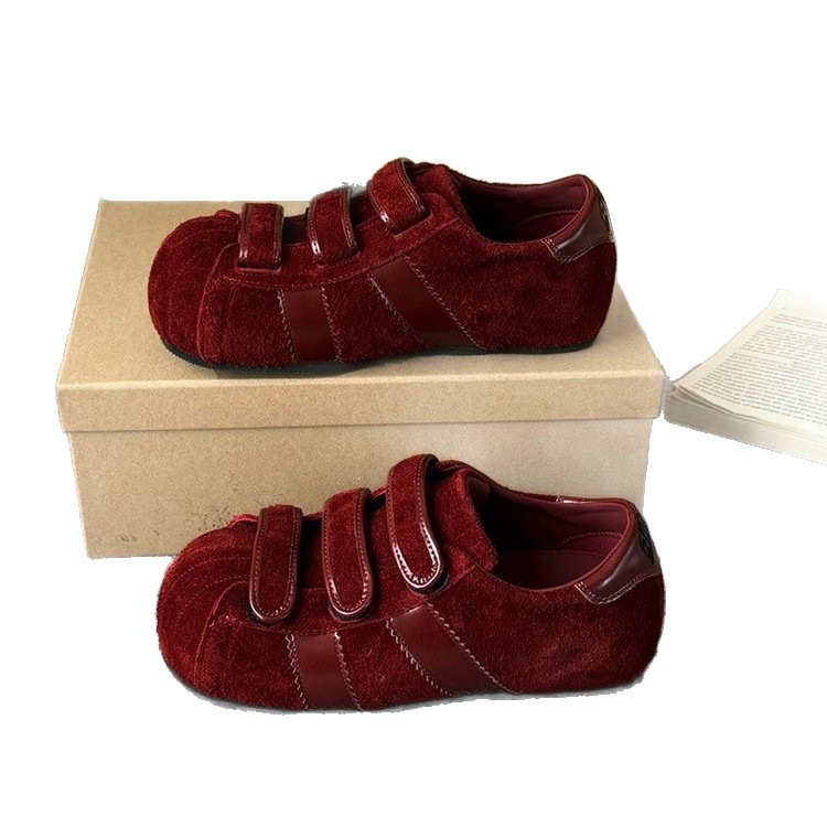 Zapatos de primavera 2026 pequeños zapatos de entrenamiento alemán casuales de altura, botones de botones