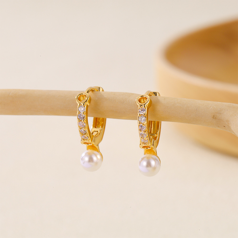 2024 nuevos aretes de perla de zircón de cobre dorado joyas transfronterizas de moda de mujeres aretes de estilo múltiple aretes de perla de zircón