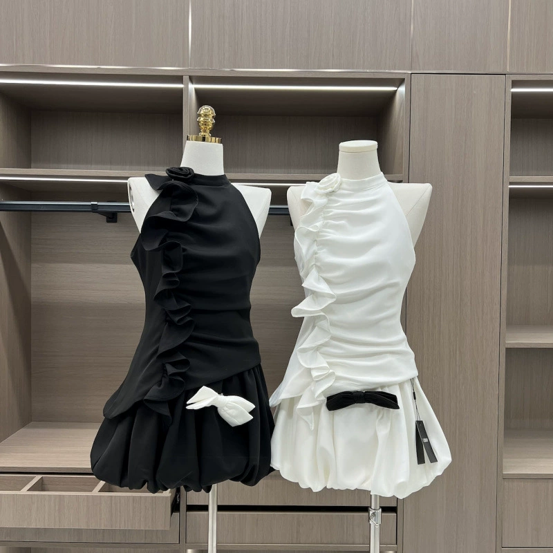 Звездный стиль 2025 новый пригородный темперамент черный высокий воротник без рукавов, трехмерный топ