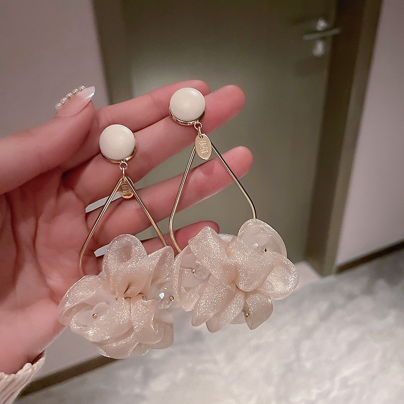 Pendientes de borla de flores de gasa de aguja de plata Pendientes de dopamina de bosque dulce Pendientes de todo fósforo de tendencia de nicho Mujeres al por mayor