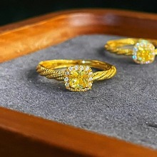 小方糖黄糖网红轻奢黄水晶黄钻戒指女小众设计开口可调节18K金色