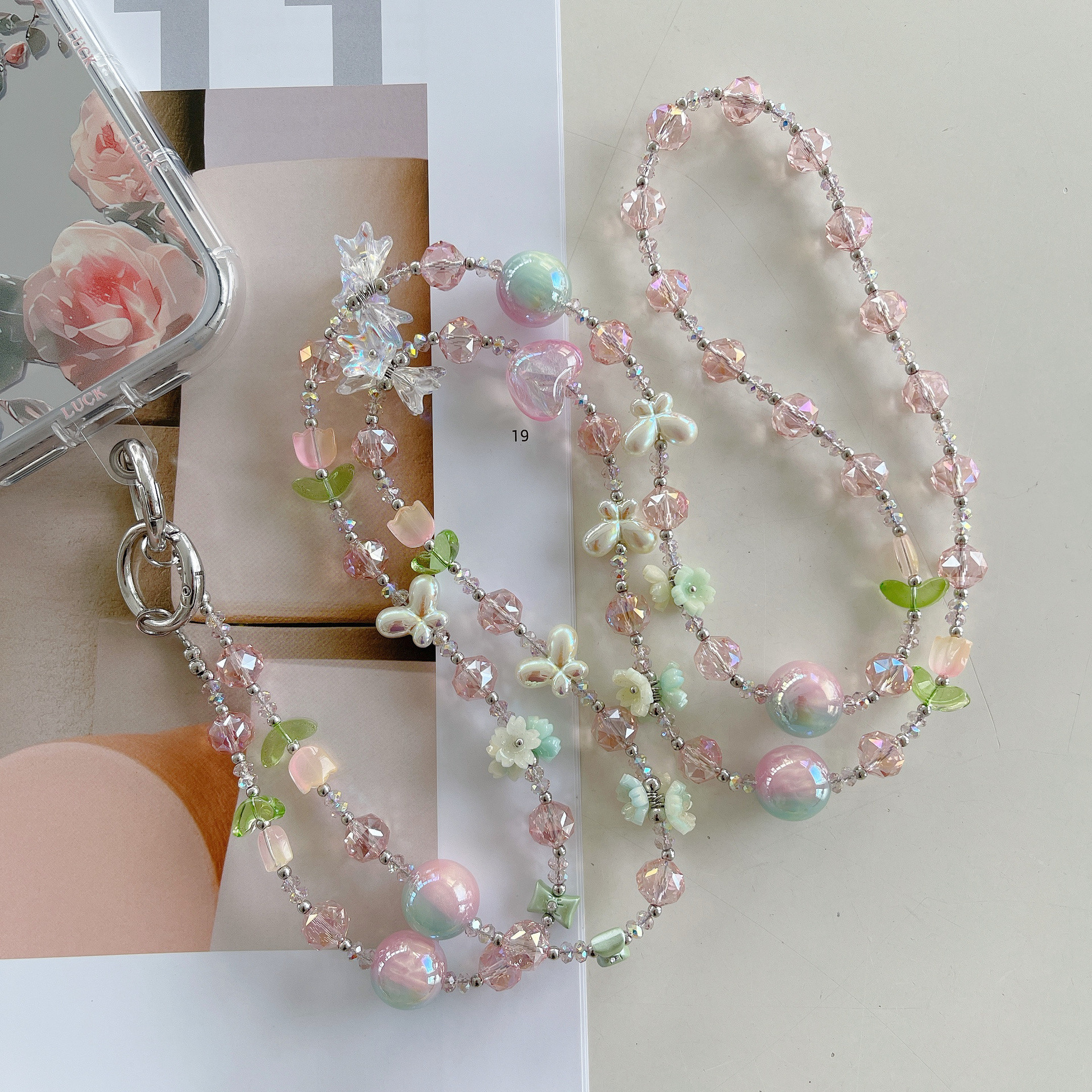 Cadena de teléfono móvil de alta gama hecha a mano boutique, cadena larga de cristal colorido femenino, cordón de teléfono móvil de moda, colgante de mensajero largo