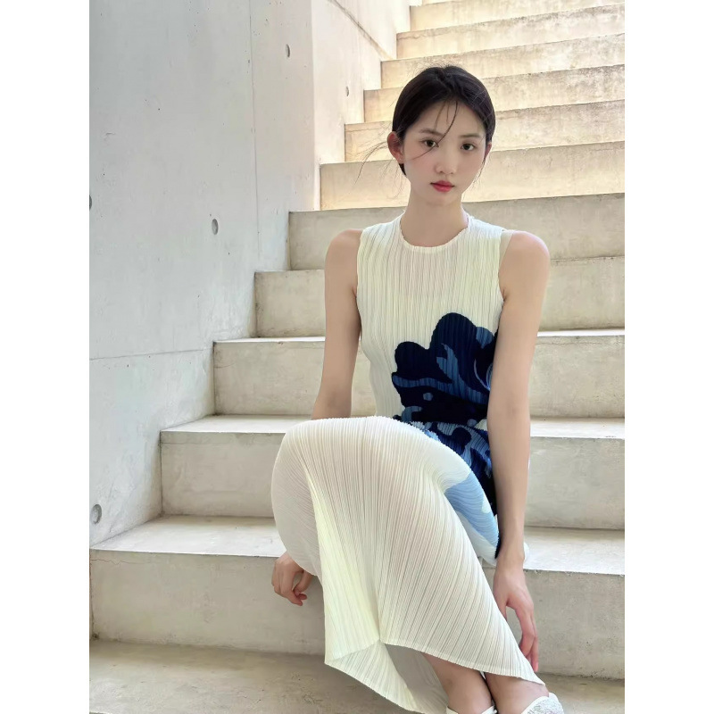 Miyake Dress, Pleated Skirt, Loose and Slimming Look, Ladylike Elegant, Sleeveless Round Neck, High-End Dress, Long Skirt