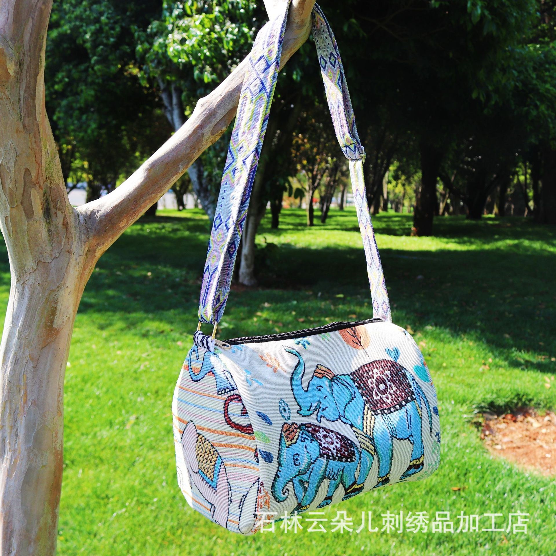 이중 파란색 코끼리