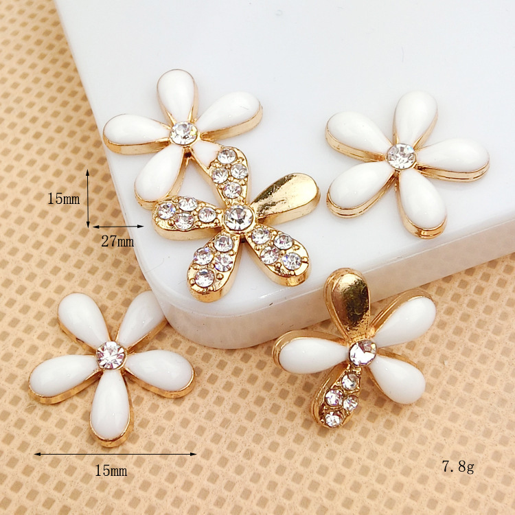 Nuevo diamante completo cinco pétalos flor gota diagonal flor aceite copo de nieve DIY accesorios de joyería teléfono móvil Shell rhinestone material al por mayor