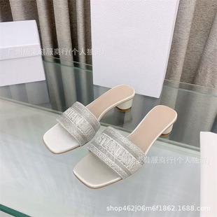 �߰汾D���ϻ��̽�ˮ荈A���и���Ь Ů�⴩���|ɳ�����eһ�֛���