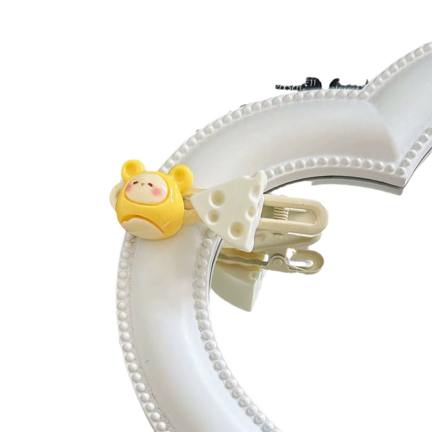 Cartoon cute yellow hairgrip, fresh bangs