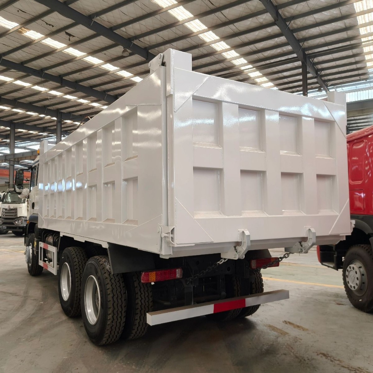 Cross-border export of Sinotruk HOWOTX dump truck, 371 horsepower, 6x4 mining slag transport dump truck, direct from the manufacturer