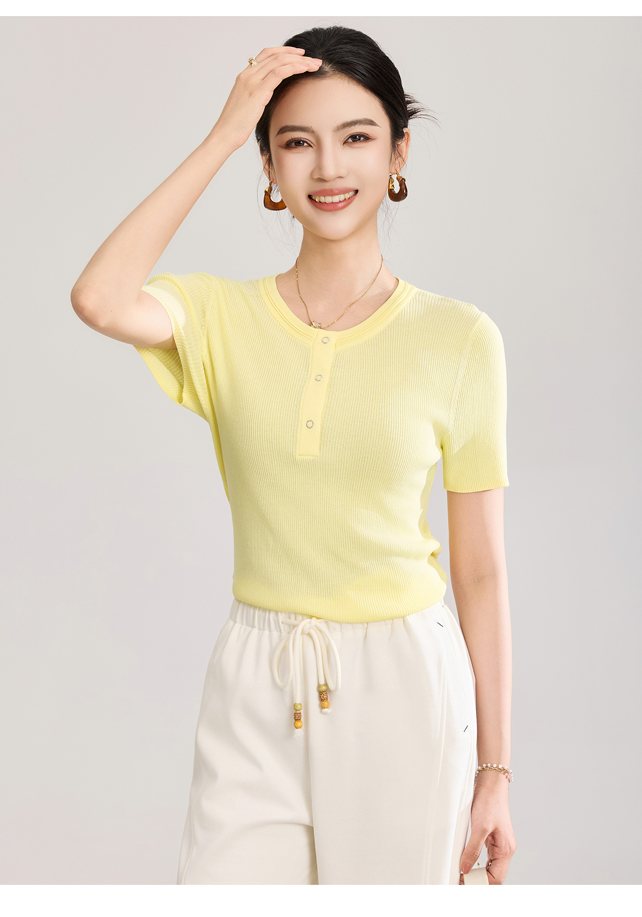Áo thun nữ cổ tròn tay ngắn dệt kim siêu mịn form vừa vặn — màu đen chi tiết 13