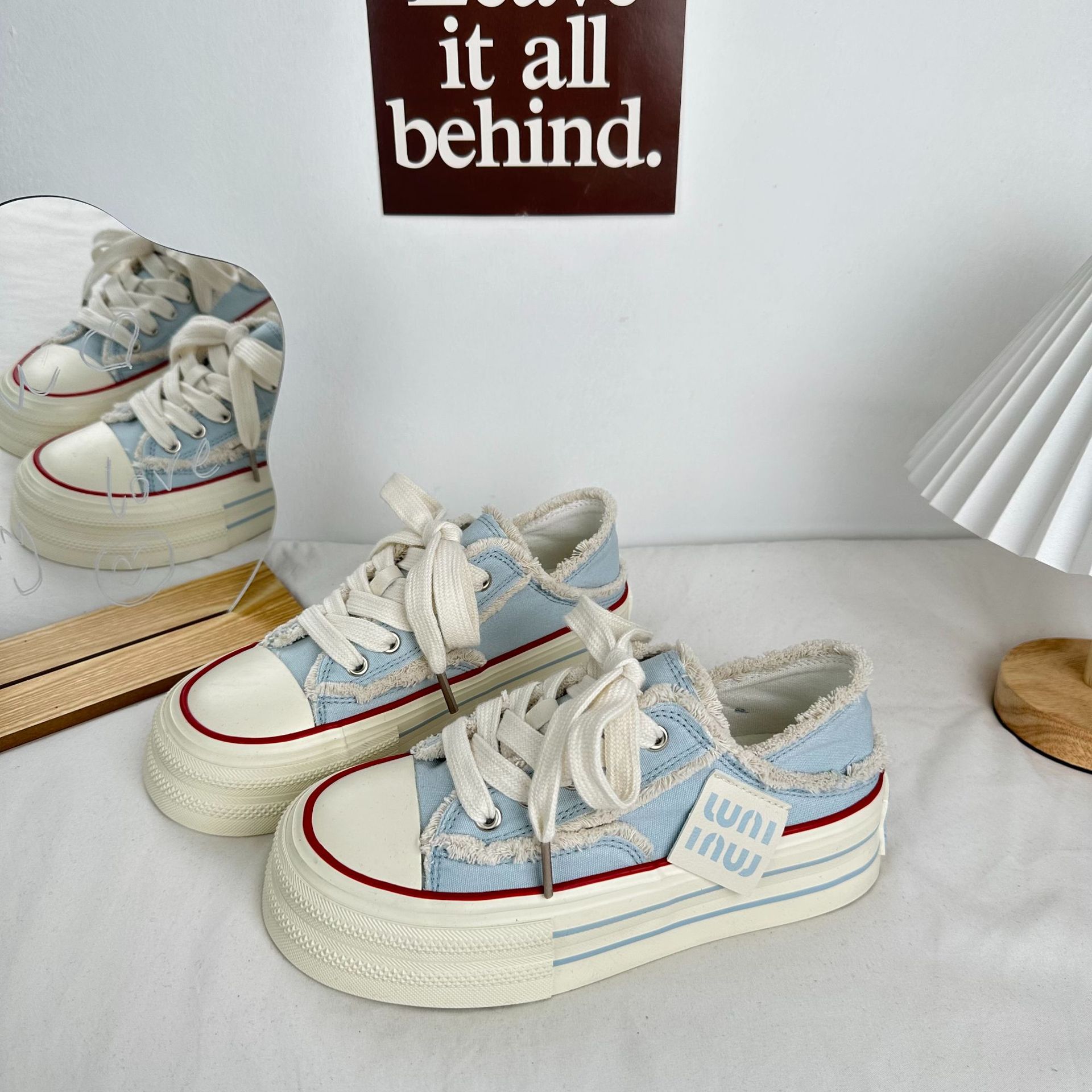 Longwave de fondo grueso de verano bajo nuevo zapato de lona para mujeres 2024 estudiantes transpirables aumentan el pie medio soporte zapatos blancos para mujeres