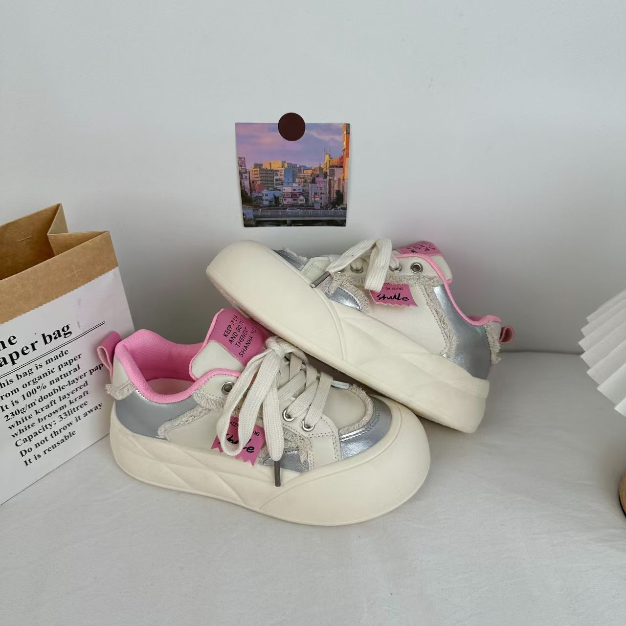 Yuanbo2025 primavera de zapatos de skate de altura de suela gruesa para estudiantes de estilo coreano, zapatos blancos de nicho, zapatos de moda