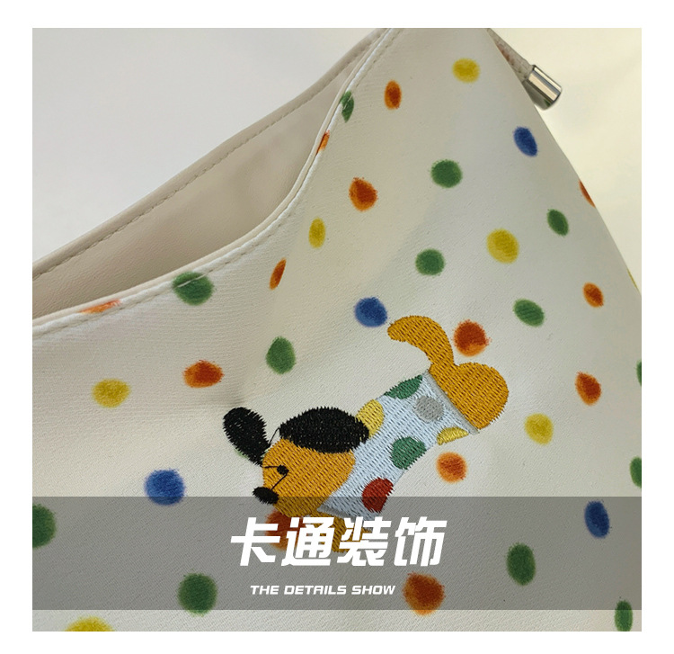 This year, polka dot canvas bags are in vogue for women's autumn and winter 2024. The new versatile commuter single-shoulder crossbody bag is in vogue undefined