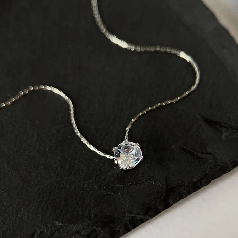 7g Weight Zircon Inlay Material Pendant Necklace Classification 1 Piece Quantity Simple Style Round Titanium Steel Plating Inlay Zircon Pendant Necklace