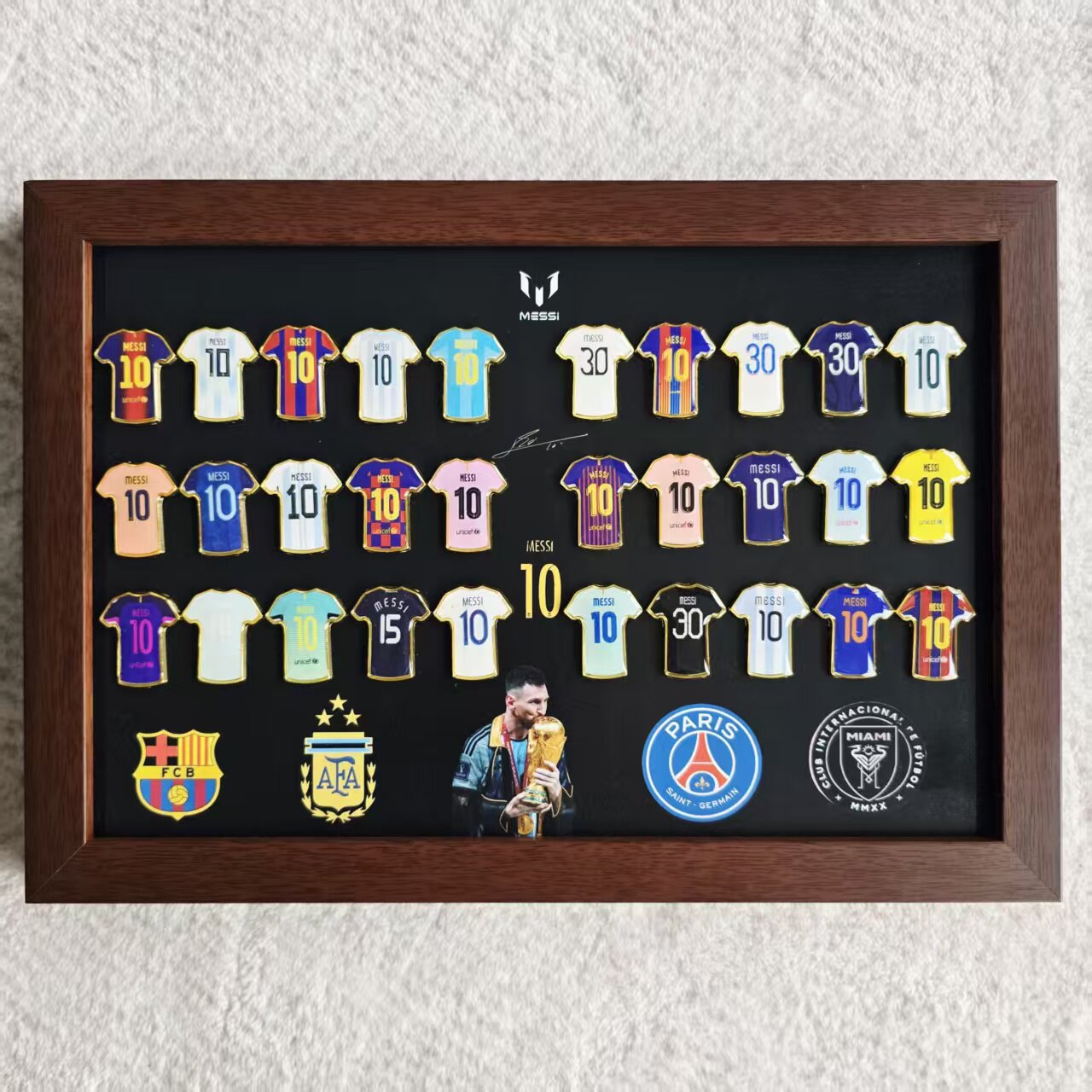 Messi Ronaldo camiseta insignia marco de madera sólida recuerdos de fútbol hechos a mano alrededor del cumpleaños del novio Regalo del festival de Qixi image 17