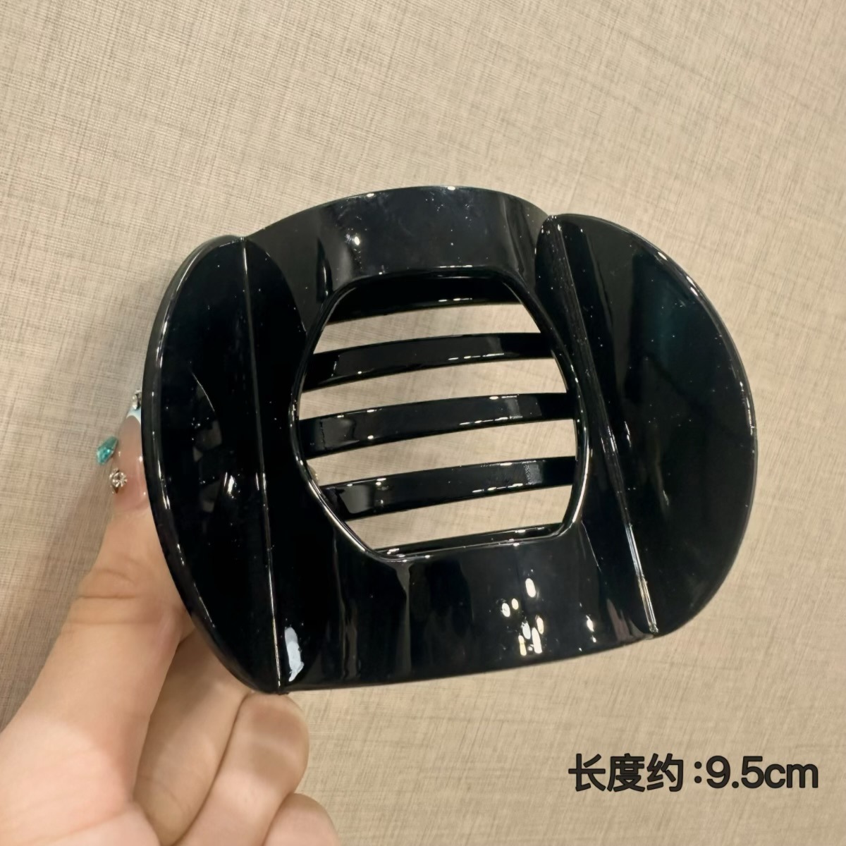 Curved shell bright black-9.5cm