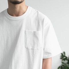 シンプルな無地ポケット半袖Tシャツメンズ2025年夏新作日本のトレンドルーズカジュアルTシャツトップストレンド