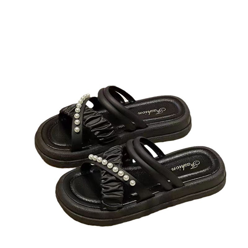 Las nuevas perlas usan zapatillas de suela gruesa y las mujeres usan pequeñas fragancias de moda fuera, con la versión coreana de las zapatillas frías rojas de Internet en verano.