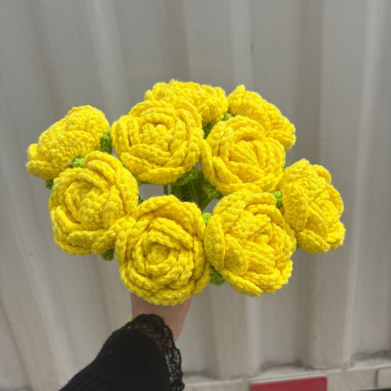 手作りのバラの花を編む手作りの花|undefined