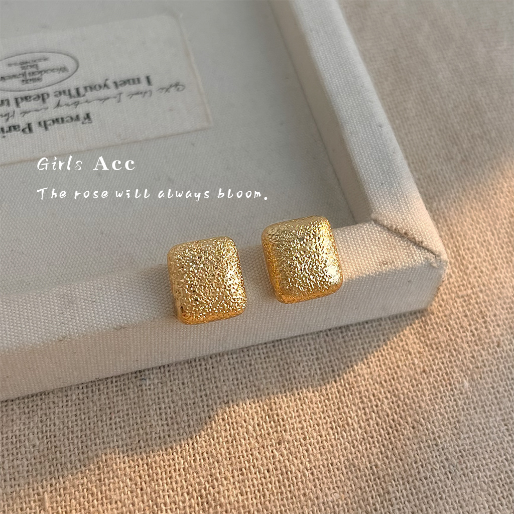 2_0015_耳语场景新水印 拷贝 16.jpg