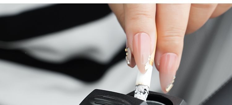 Unique car-mounted metal ashtray, anti-ash flying, 6-in-1 ashtray for car doors and interior, prevents ash from flying around, creative new design