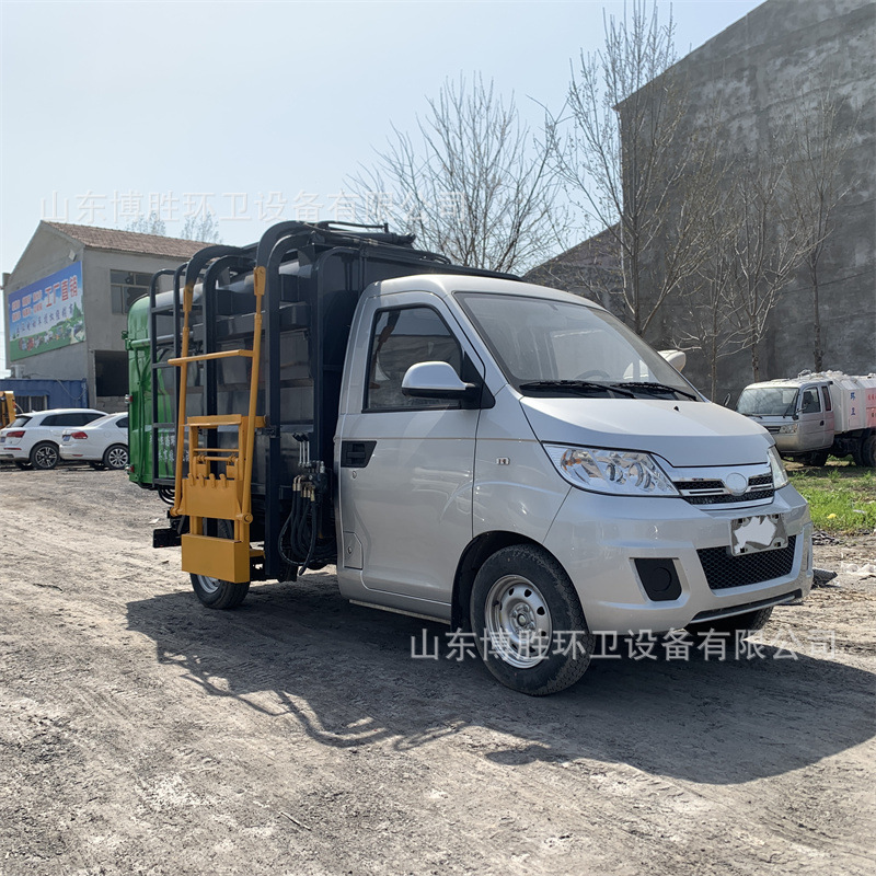 电动四轮挂桶垃圾车