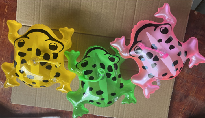 빛이없는 20cm 작은 개구리 (핑크, 녹색 및 노란색)