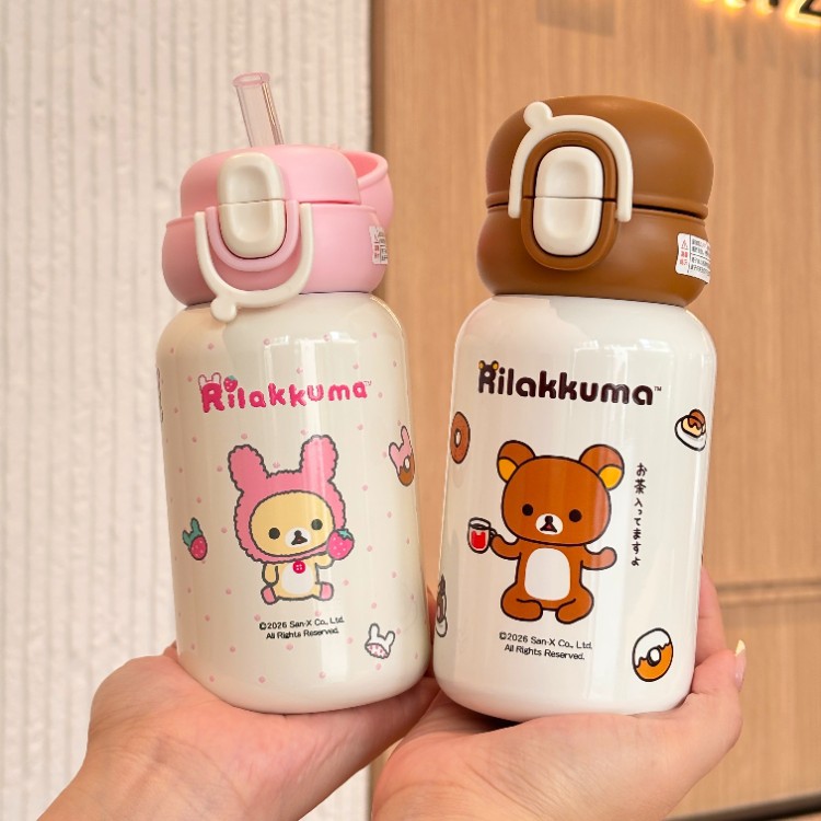Taza de agua de oso fácil caricatura encantadora taza de aislamiento de niños y niñas de alto valor facial para estudiantes de primaria a la escuela taza de paja portátil a prueba de fugas