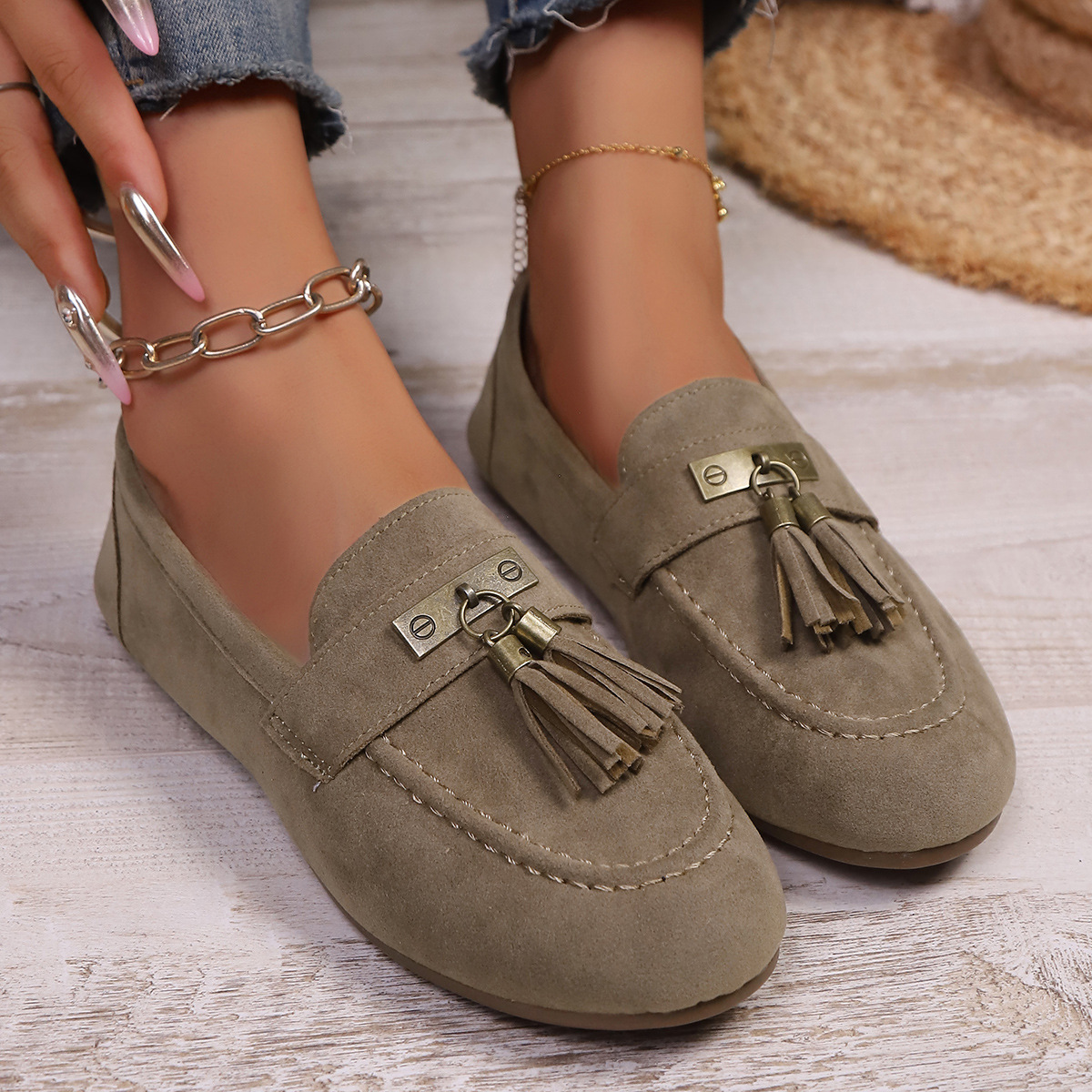 Damen-Slipper in Übergröße, flach, aus Wildleder, mit Quasten, runder Zehenpartie, bequem, für einen Fuß geeignet_voghion.com