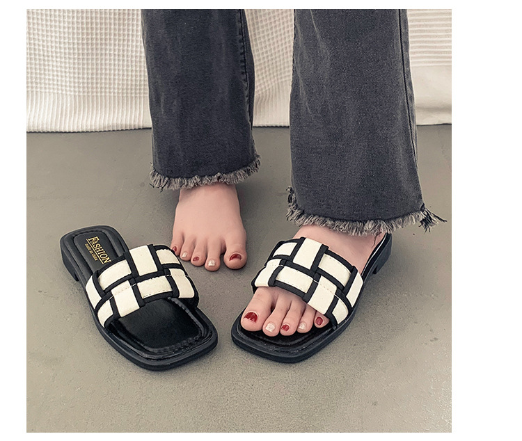 French luxury flat sandals for women to wear in summer, Xiaoxiang Feng 2023, new influencer going out to the beach, flip flops_voghion.com