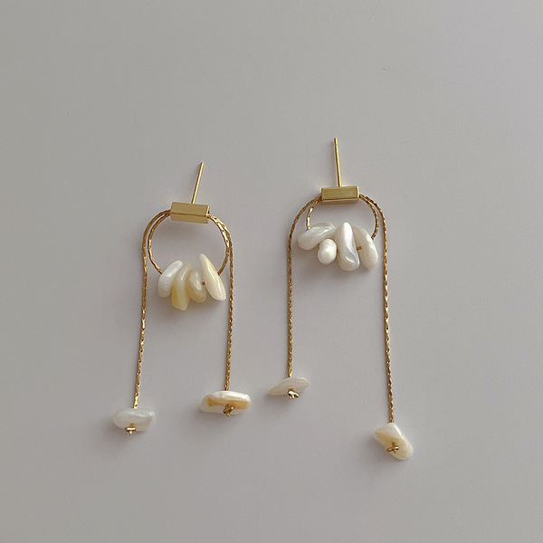 Design organic fashionable retro earrings