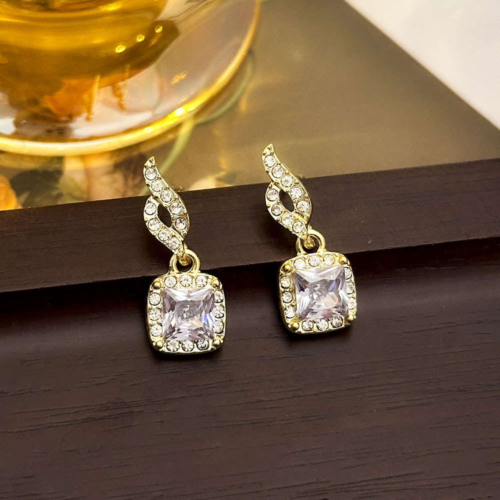 Pinza de oreja de circón de diamantes de lujo ligero francés sin orejas perforadas sin dolor pendientes de todo fósforo de alta calidad accesorios de oreja de moda coreana mujeres