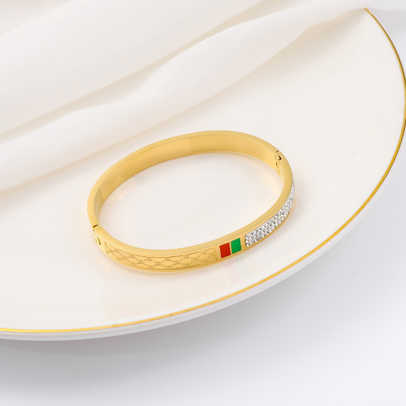 Pulsera de titanio y acero para mujer, diseño moderno y sencillo, pulsera de lujo que no se desvanece, venta al por mayor en stock.