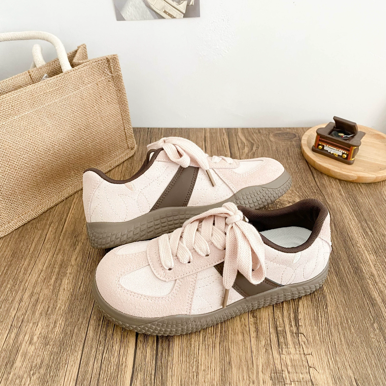 BE-6798 latex insole/mango head thick bottom plate shoes women's shoes niche flat bottom 2024 new Ins German training shoes