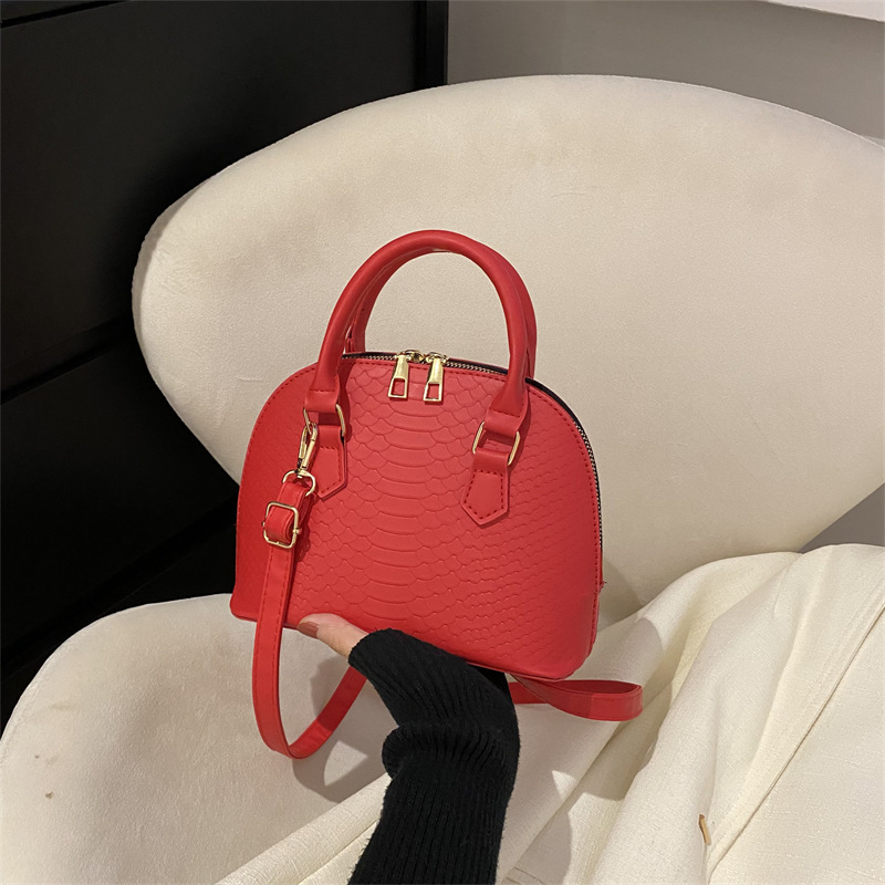 Red en línea 2022 otoño y invierno nuevo retro textura conchas bolsas de estilo extranjero de color sólido simple moda mochila de hombro