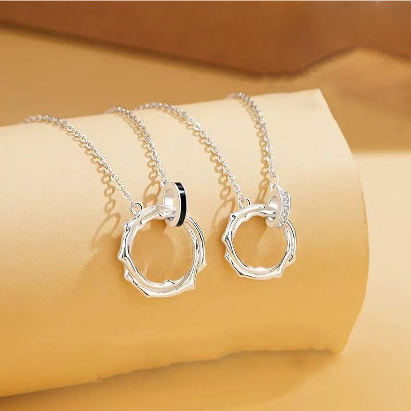 Modern Mobius Pendant Necklace For Men In Stainless Steel_voghion.com