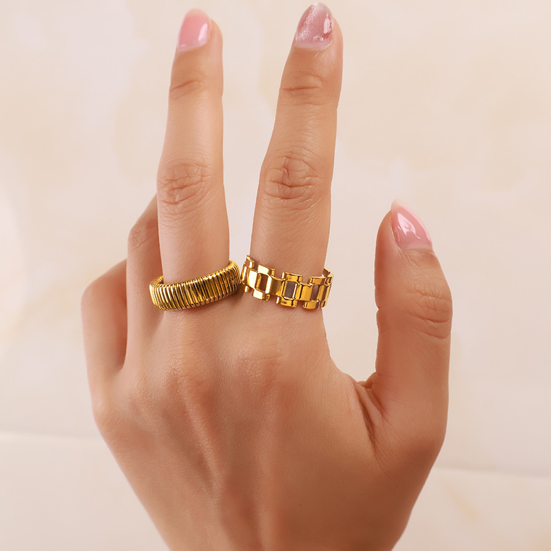 Elegant Geometric Round Ring For Women Gold Plated Titanium Steel_voghion.com