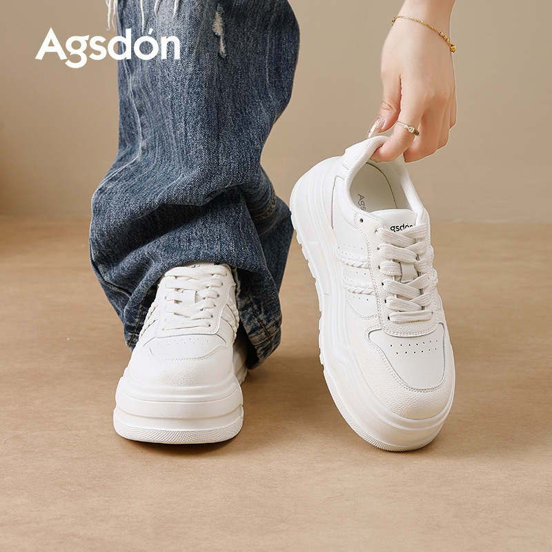 Zapatos blancos de fondo grueso para mujeres 2025 nuevo otoño y invierno con falda para estudiantes zapatos de skate casuales zapatos deportivos ligeros